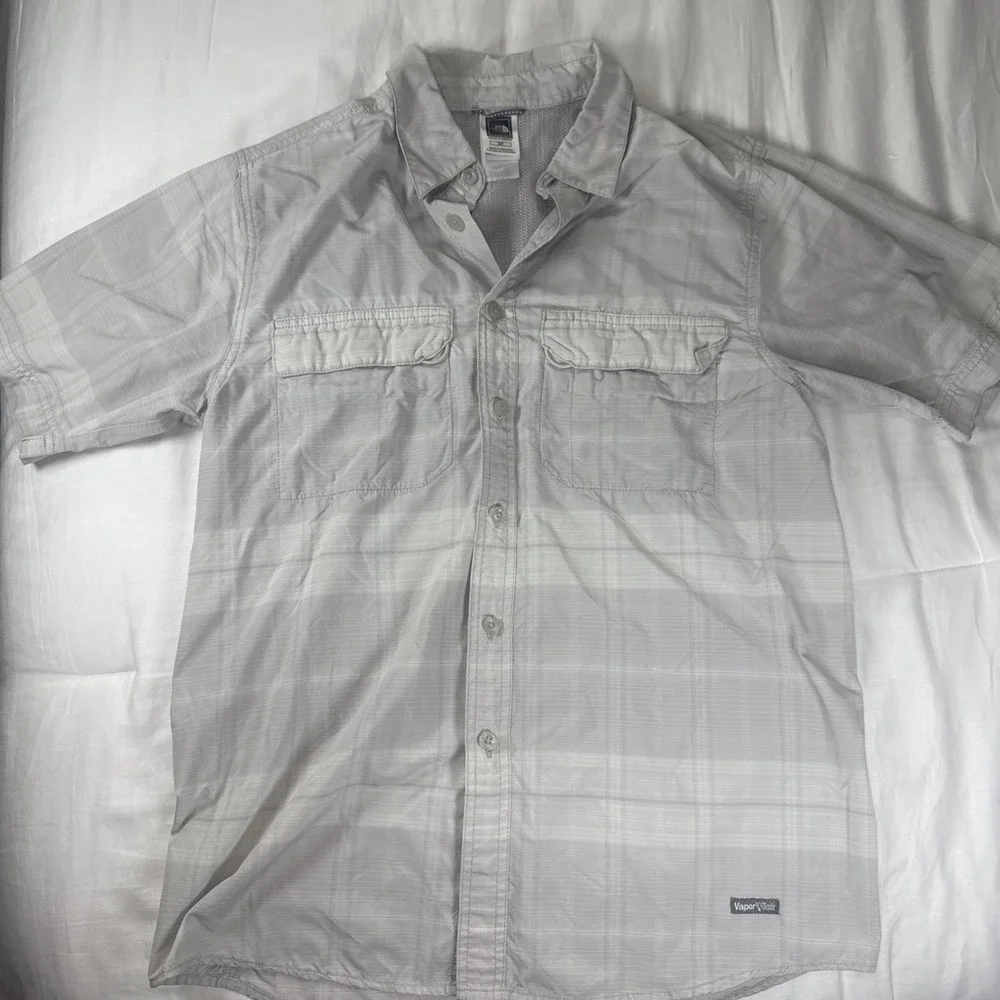 The North Face Vapor Wick SS Button Down Shirt Men's Small Gray Plaid Hike‎ Fish